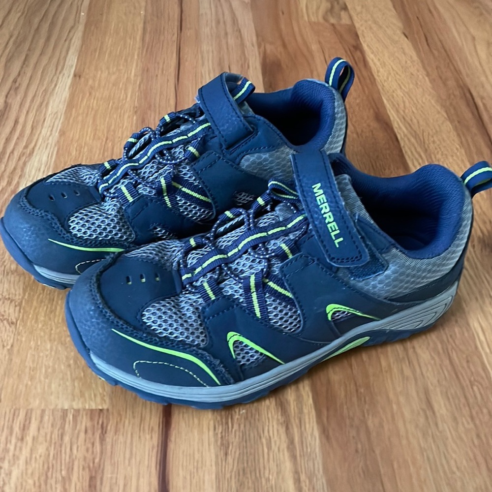 EUC hiking sneakers